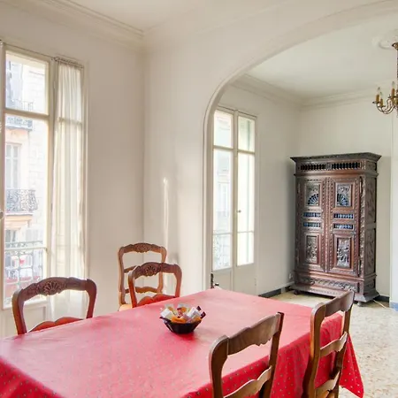 Large Full House Center Apartment Nice